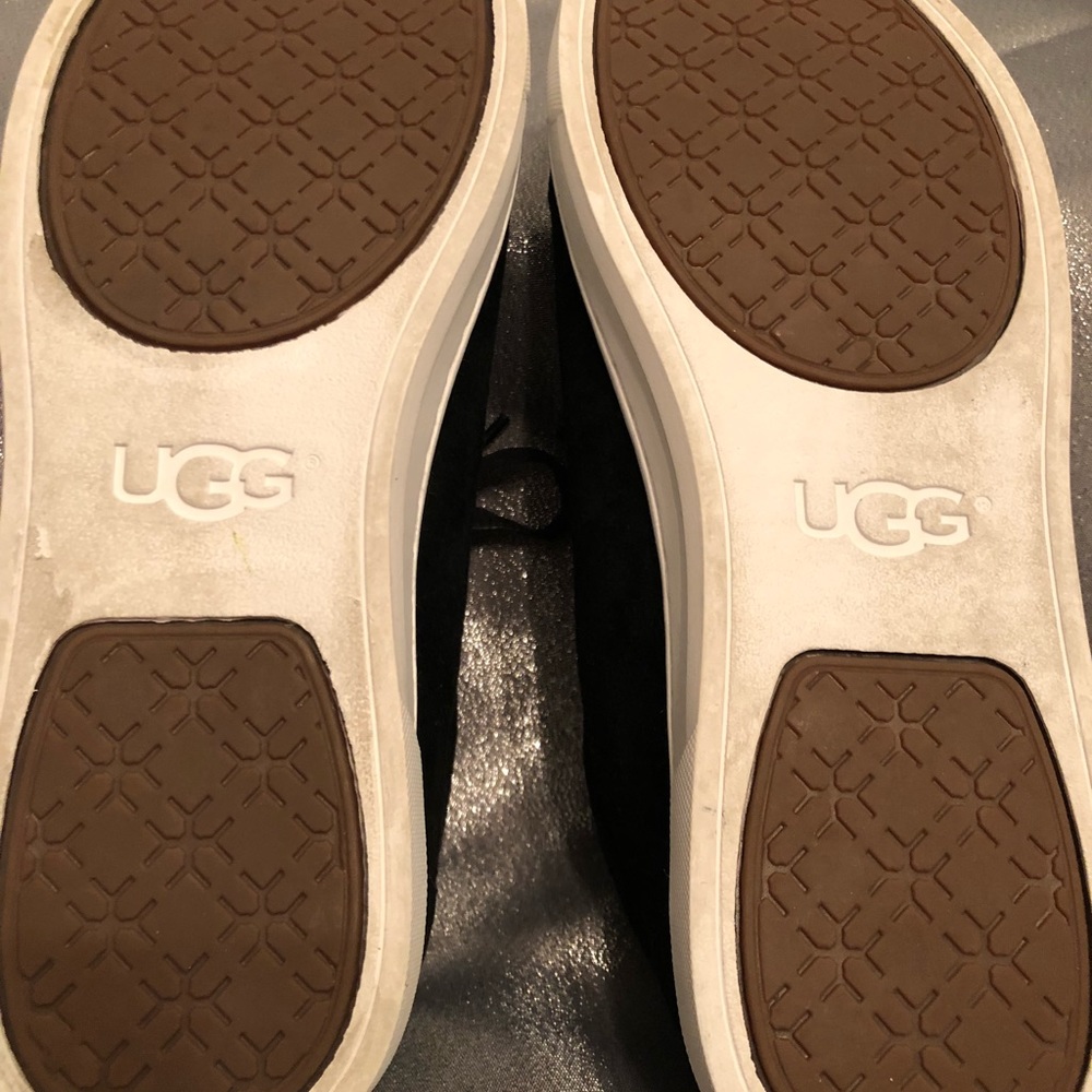 Women’s Ugg sneaker Size 9 Black suede - Picture 5 of 8